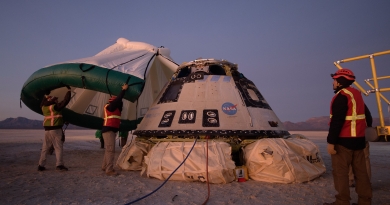Boeing, NASA, and U.S. Army personnel work around the Boeing CST-100 Starliner spacecraft shortly after it landed in White Sands, New Mexico, Sunday, Dec. 22, 2019. The landing completes an abbreviated Orbital Flight Test for the company that still meets several mission objectives for NASA’s Commercial Crew program. The Starliner spacecraft launched on a United Launch Alliance Atlas V rocket at 6:36 a.m. Friday, Dec. 20 from Space Launch Complex 41 at Cape Canaveral Air Force Station in Florida. Photo Credit: (NASA/Bill Ingalls)