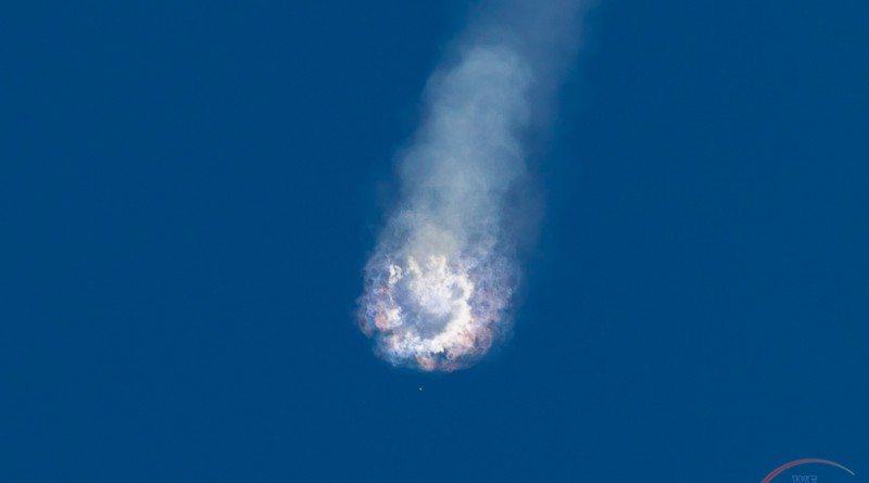 SpaceX's Falcon 9 rocket breaks up 2 minutes into flight as a retaining strut releases a helium bottle into the second stage liquid oxygen tank.