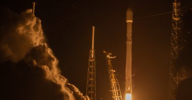Falcon 9 lifts off from Space Launch Complex 40, Cape Canaveral Air Force Station, carrying the classified Zuma payload to orbit.  Photo credit: Bill Jelen / We Report Space