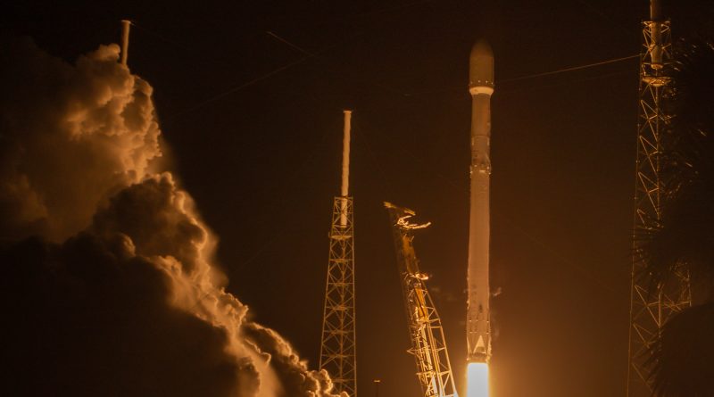 Falcon 9 lifts off from Space Launch Complex 40, Cape Canaveral Air Force Station, carrying the classified Zuma payload to orbit.  Photo credit: Bill Jelen / We Report Space
