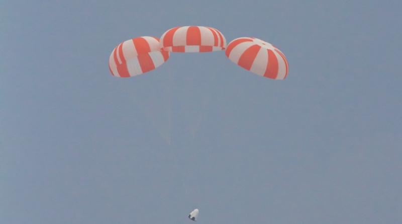 SpaceX's Crew Dragon Pad Abort Test (2015) shows the Dragon spacecraft gently floating back to Earth with parachutes deployed.  Photo credit: Michael Seeley / We Report Space