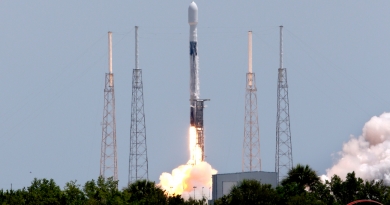 SpaceX's Falcon 9 rocket carries GPS III SV-05 to orbit.  Photo credit: Michael Howard / We Report Space