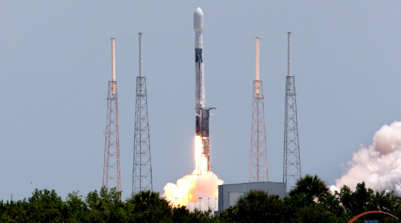 SpaceX's Falcon 9 rocket carries GPS III SV-05 to orbit.  Photo credit: Michael Howard / We Report Space